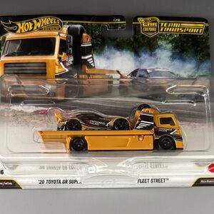 Hot Wheels Premium Fleet Street Car Transporter - Yellow